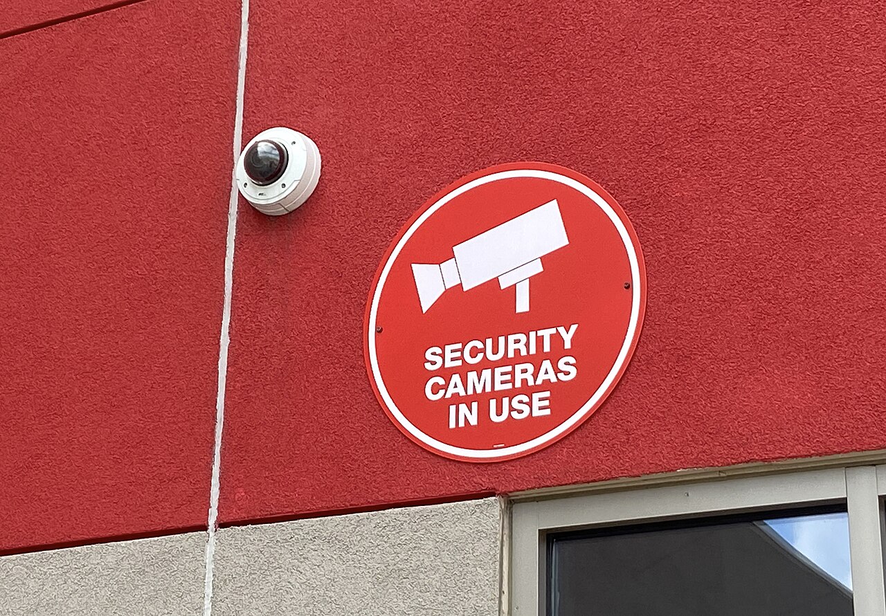 hidden camera — 示意圖